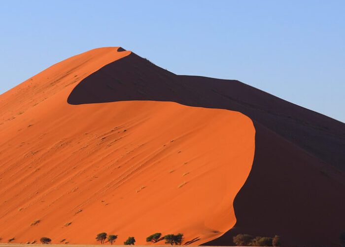 Dune rouge appelée big daddy dans le désert du Namib, près de Sesriem en Namibie.